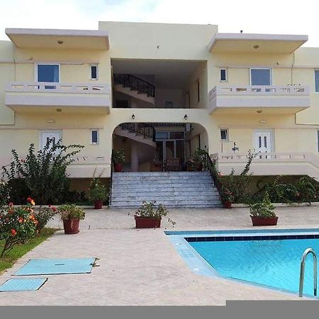 Litinas Apartments With Pool Agia Marina Екстериор снимка