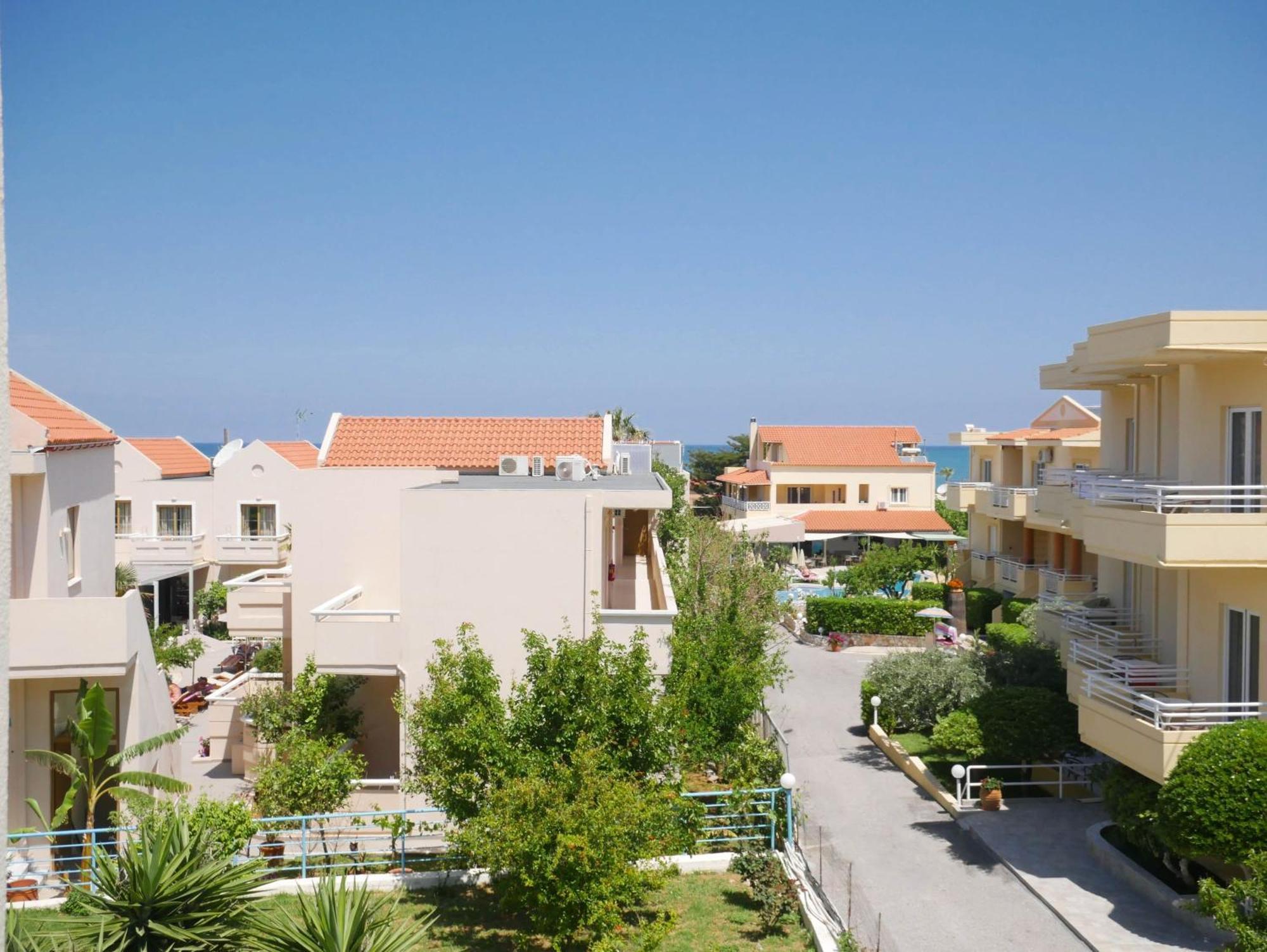 Litinas Apartments With Pool Agia Marina Екстериор снимка