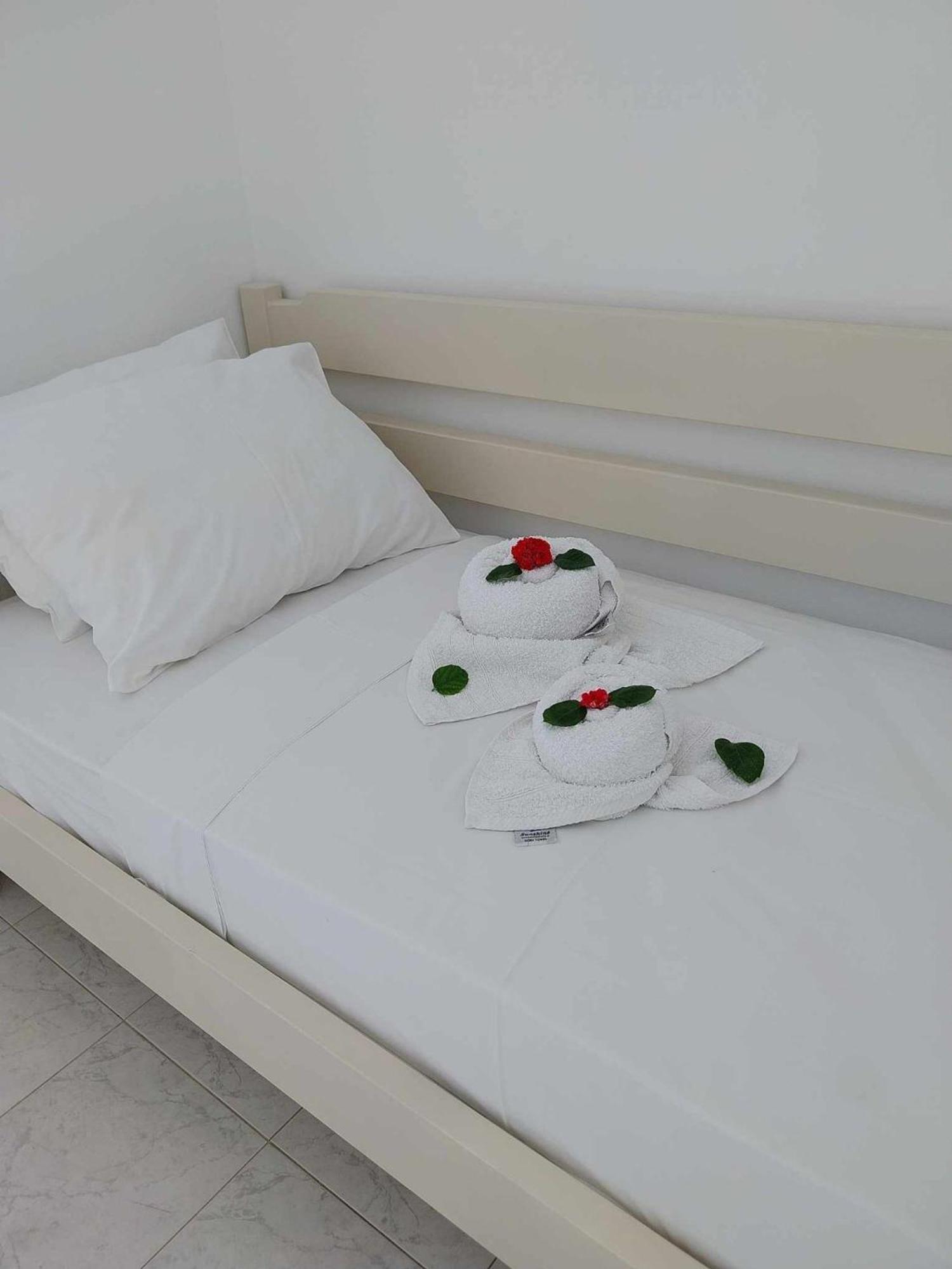 Litinas Apartments With Pool Agia Marina Екстериор снимка