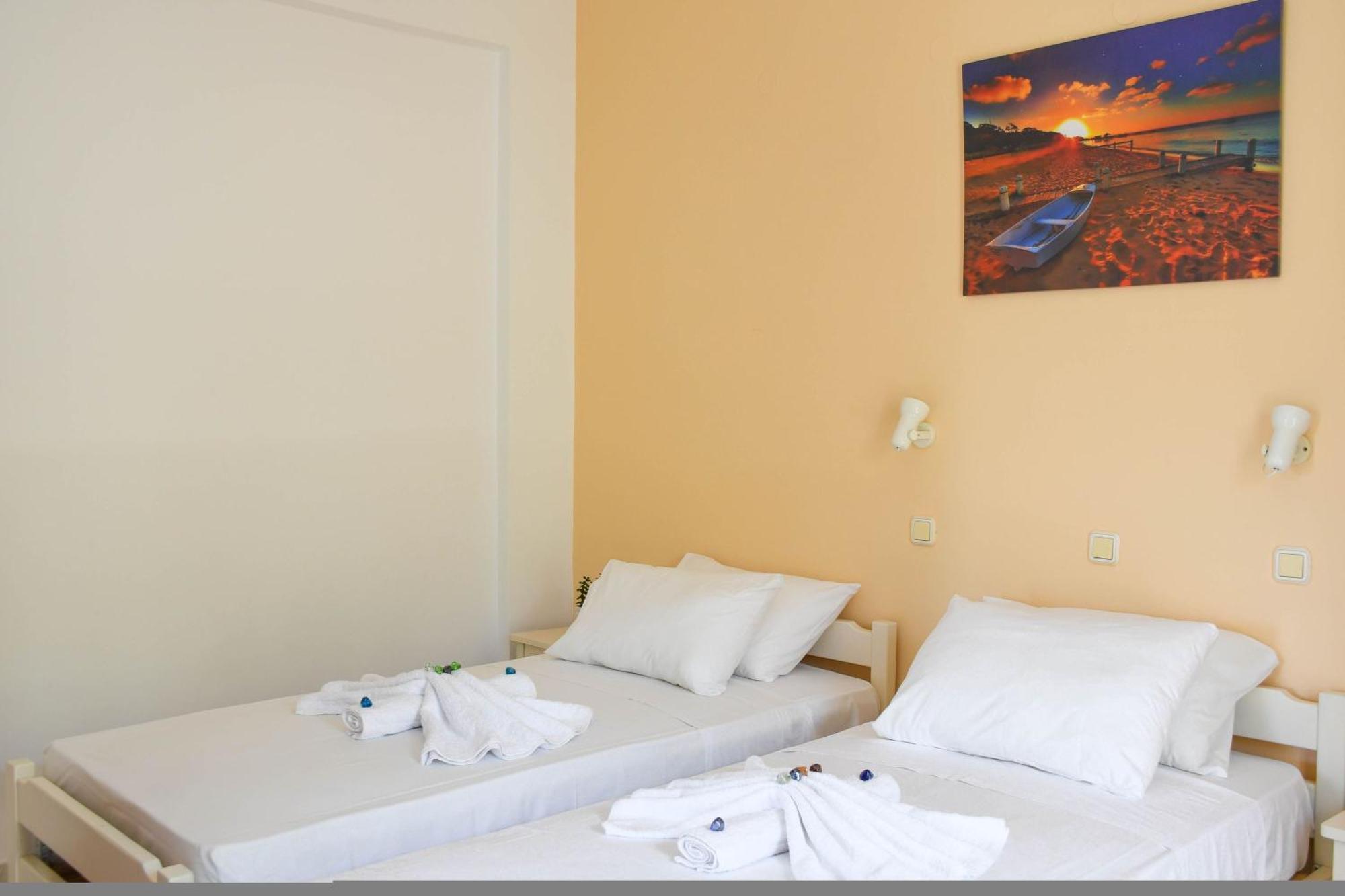 Litinas Apartments With Pool Agia Marina Екстериор снимка