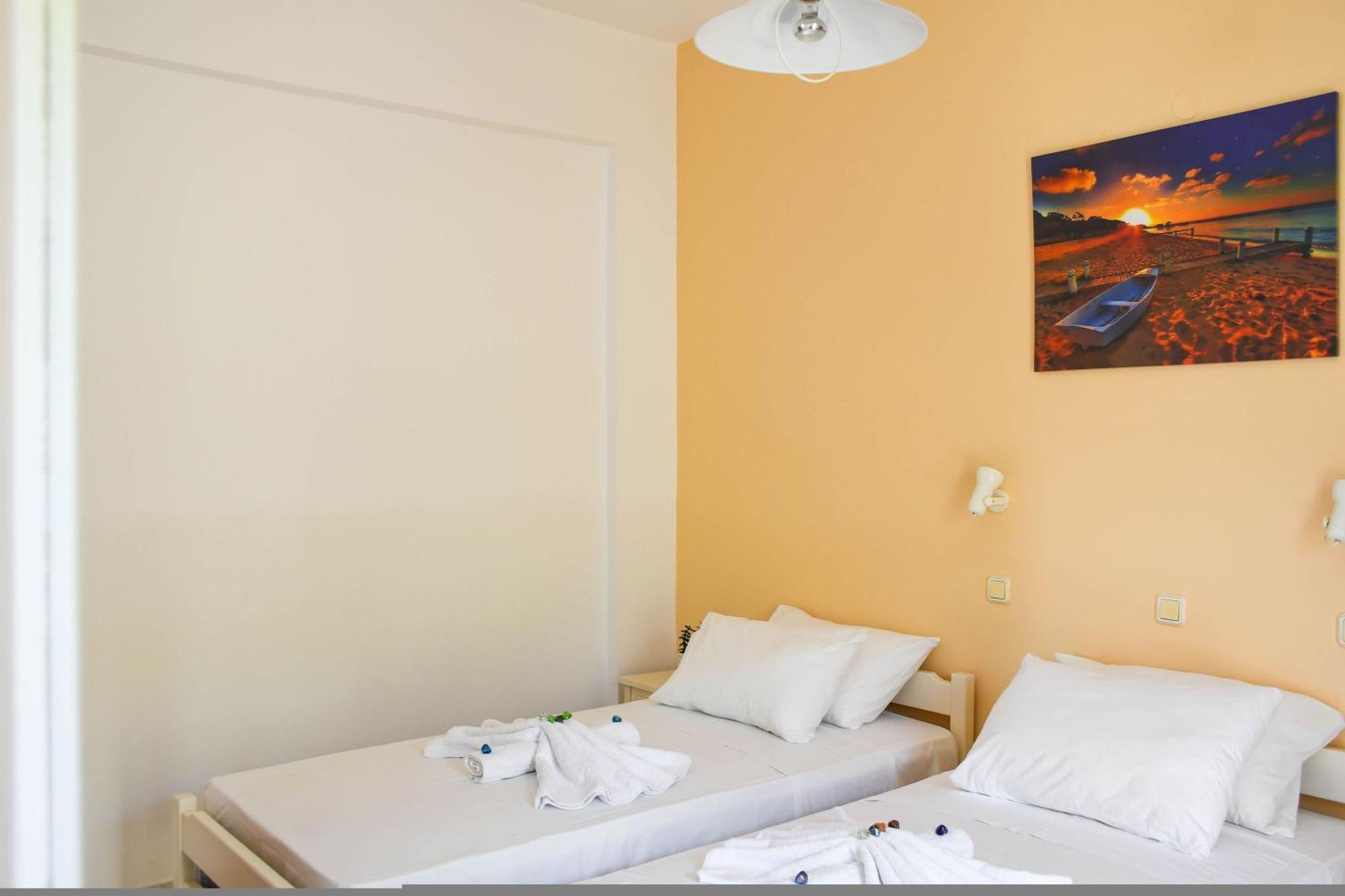 Litinas Apartments With Pool Agia Marina Екстериор снимка