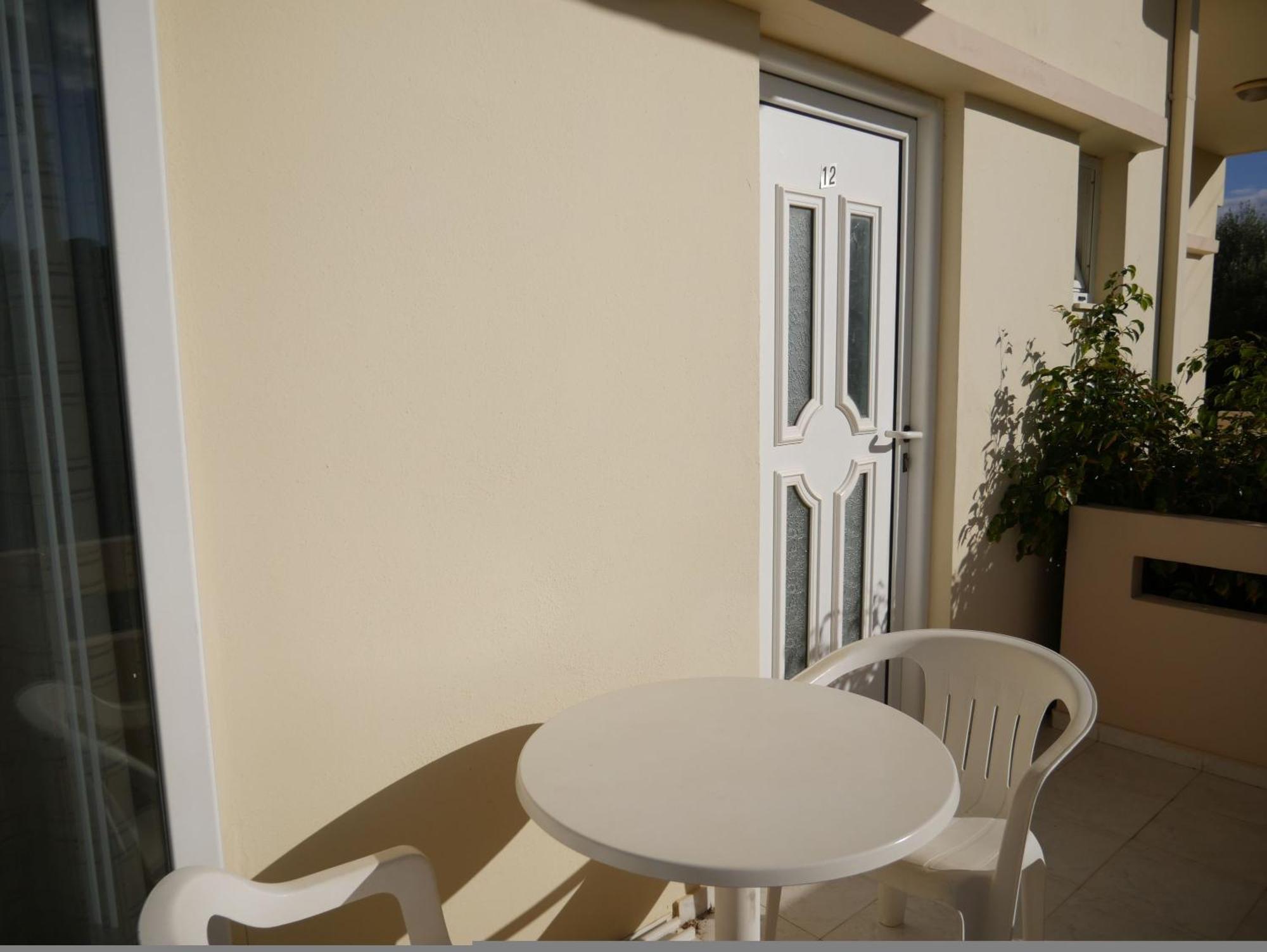 Litinas Apartments With Pool Agia Marina Екстериор снимка
