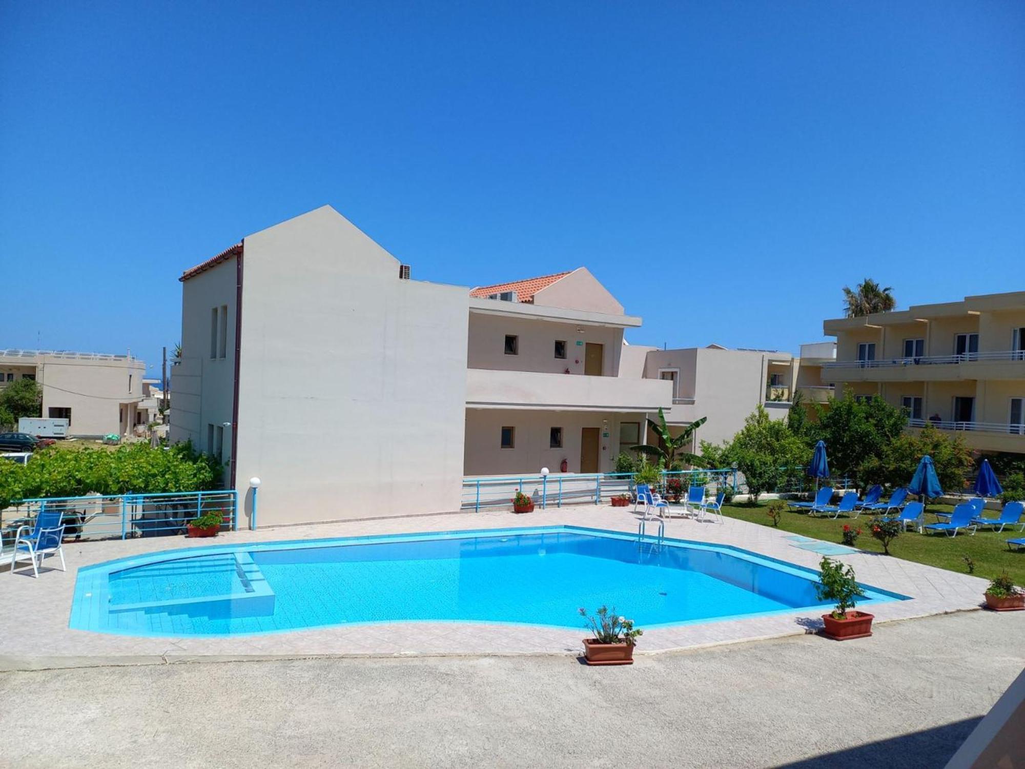 Litinas Apartments With Pool Agia Marina Екстериор снимка