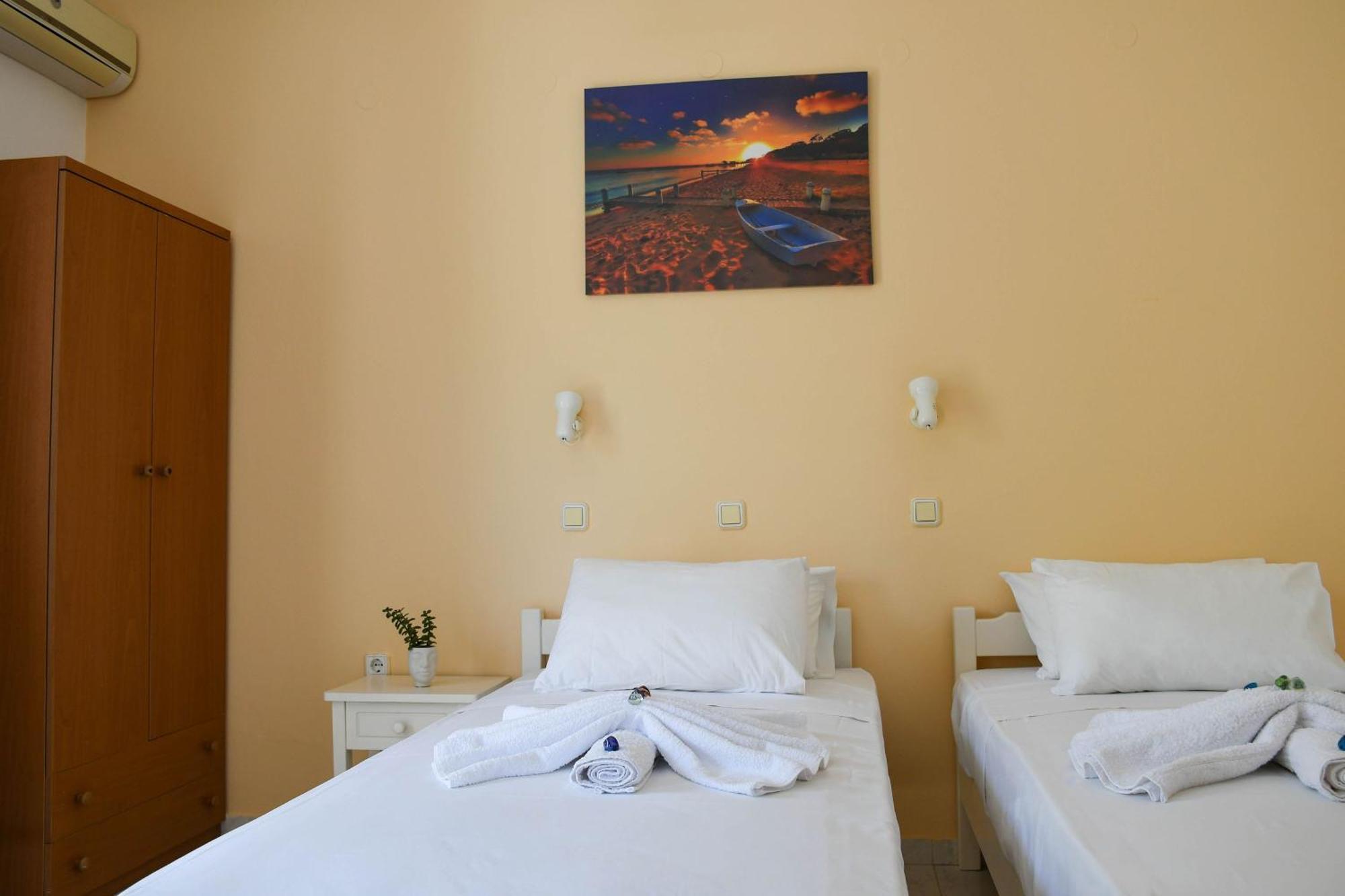 Litinas Apartments With Pool Agia Marina Екстериор снимка