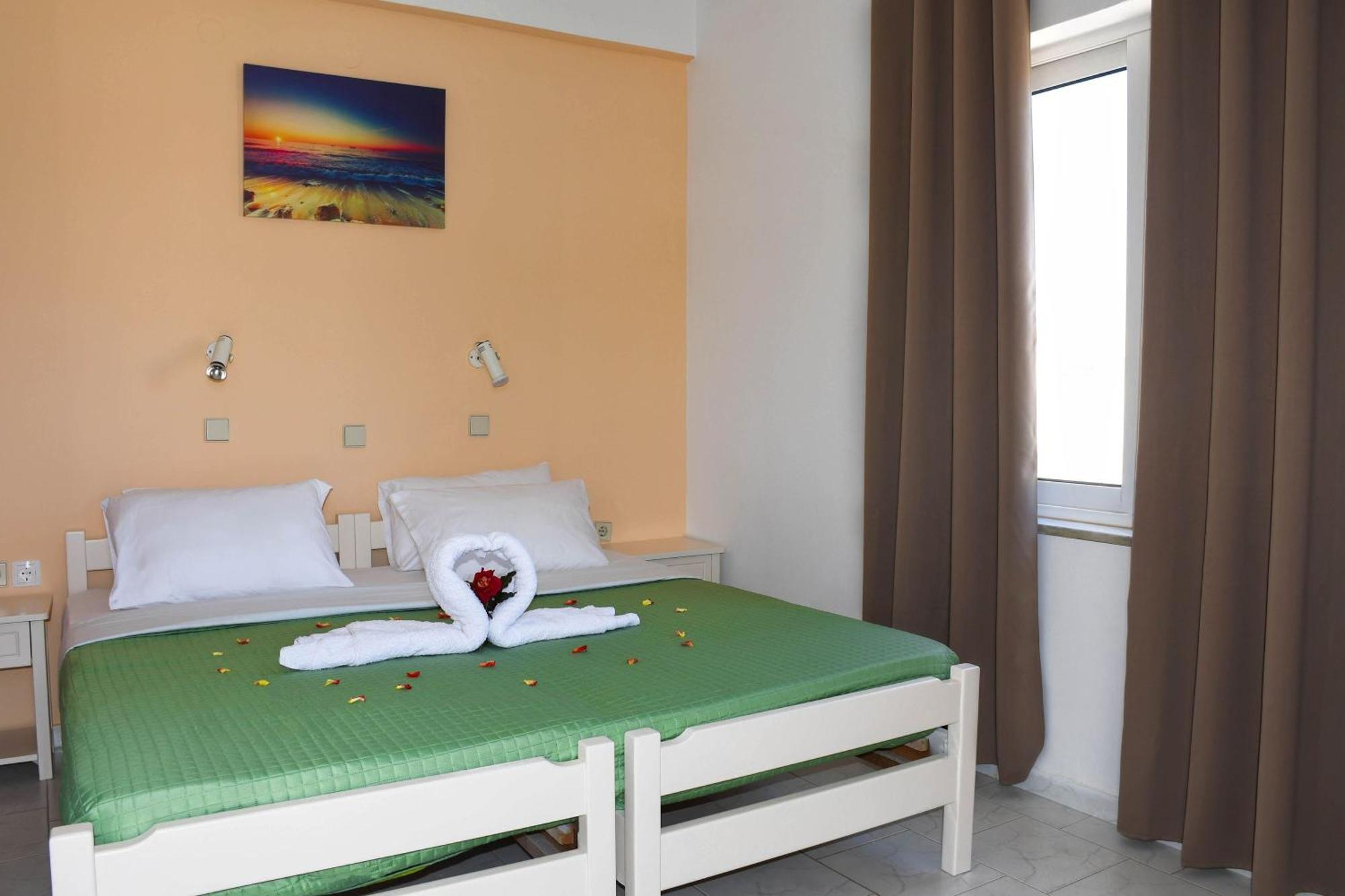Litinas Apartments With Pool Agia Marina Екстериор снимка