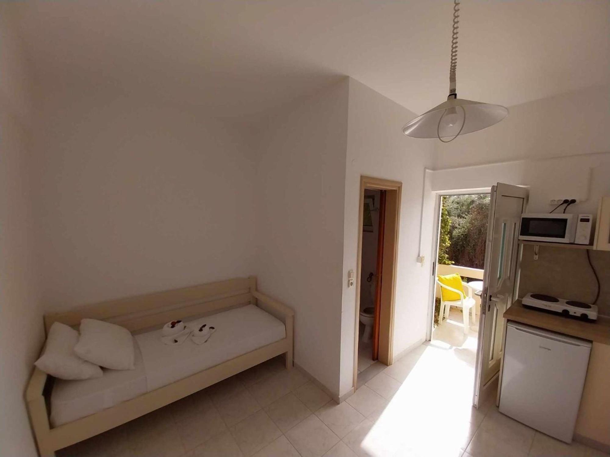 Litinas Apartments With Pool Agia Marina Екстериор снимка