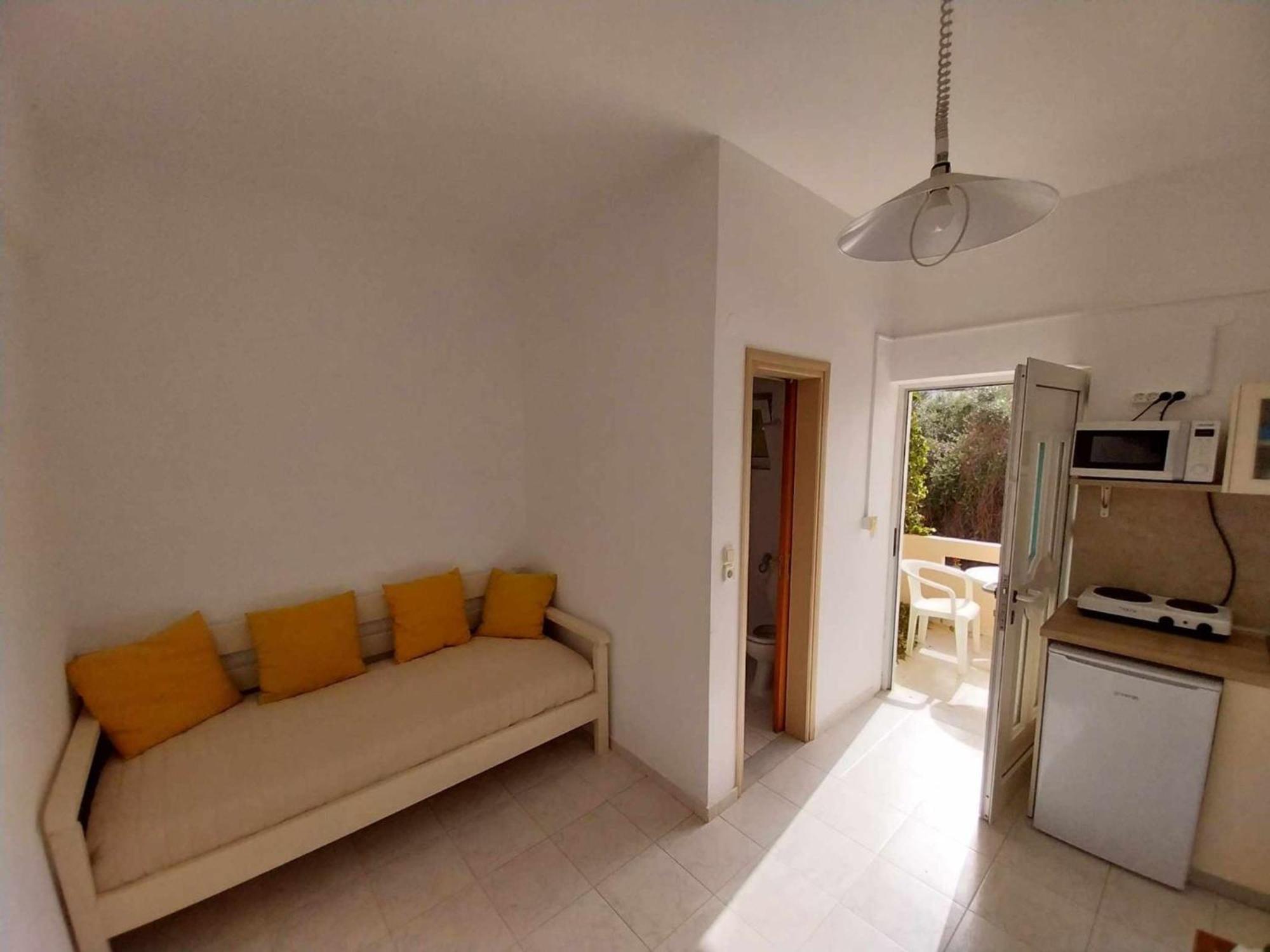 Litinas Apartments With Pool Agia Marina Екстериор снимка