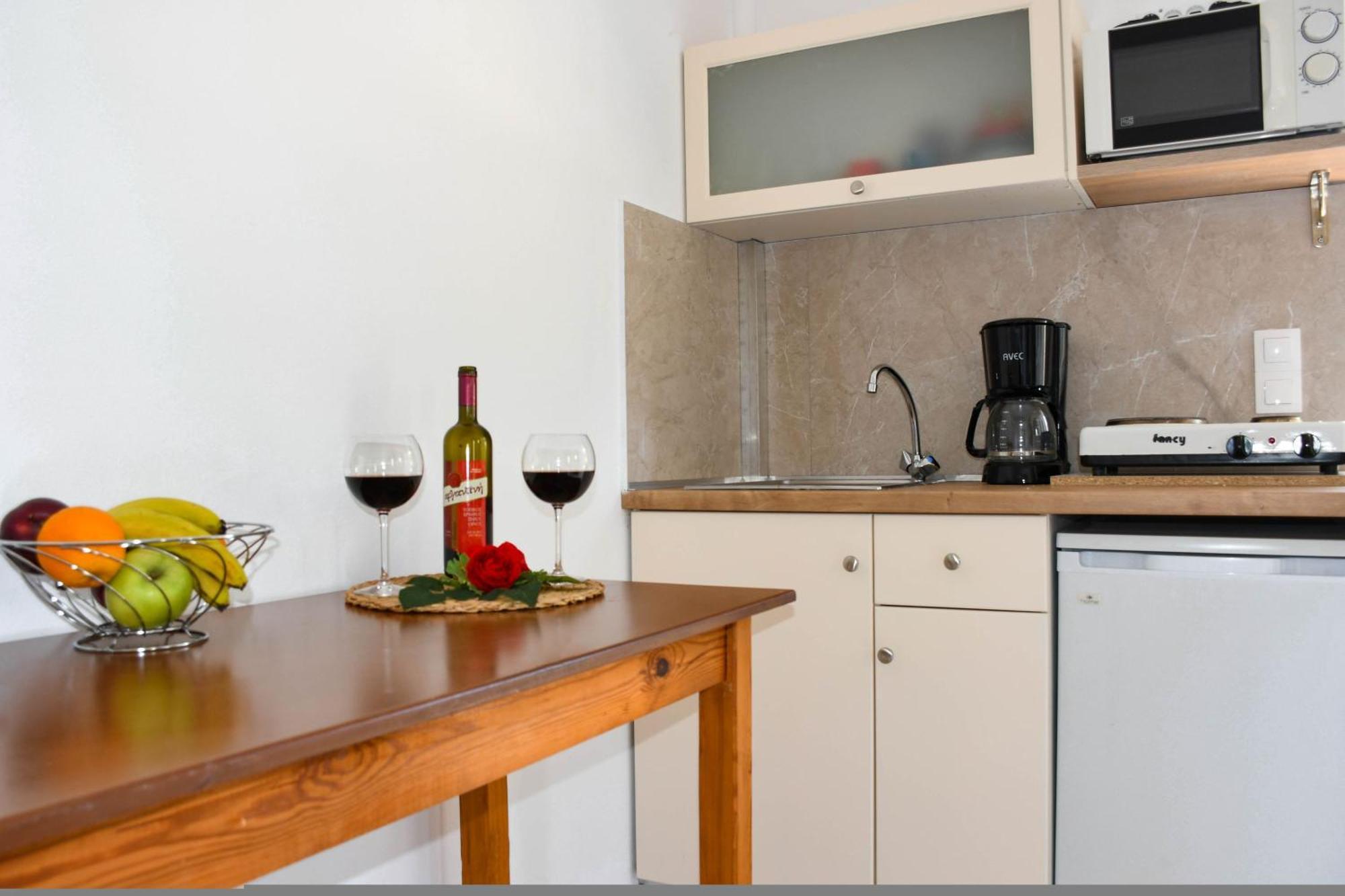 Litinas Apartments With Pool Agia Marina Екстериор снимка