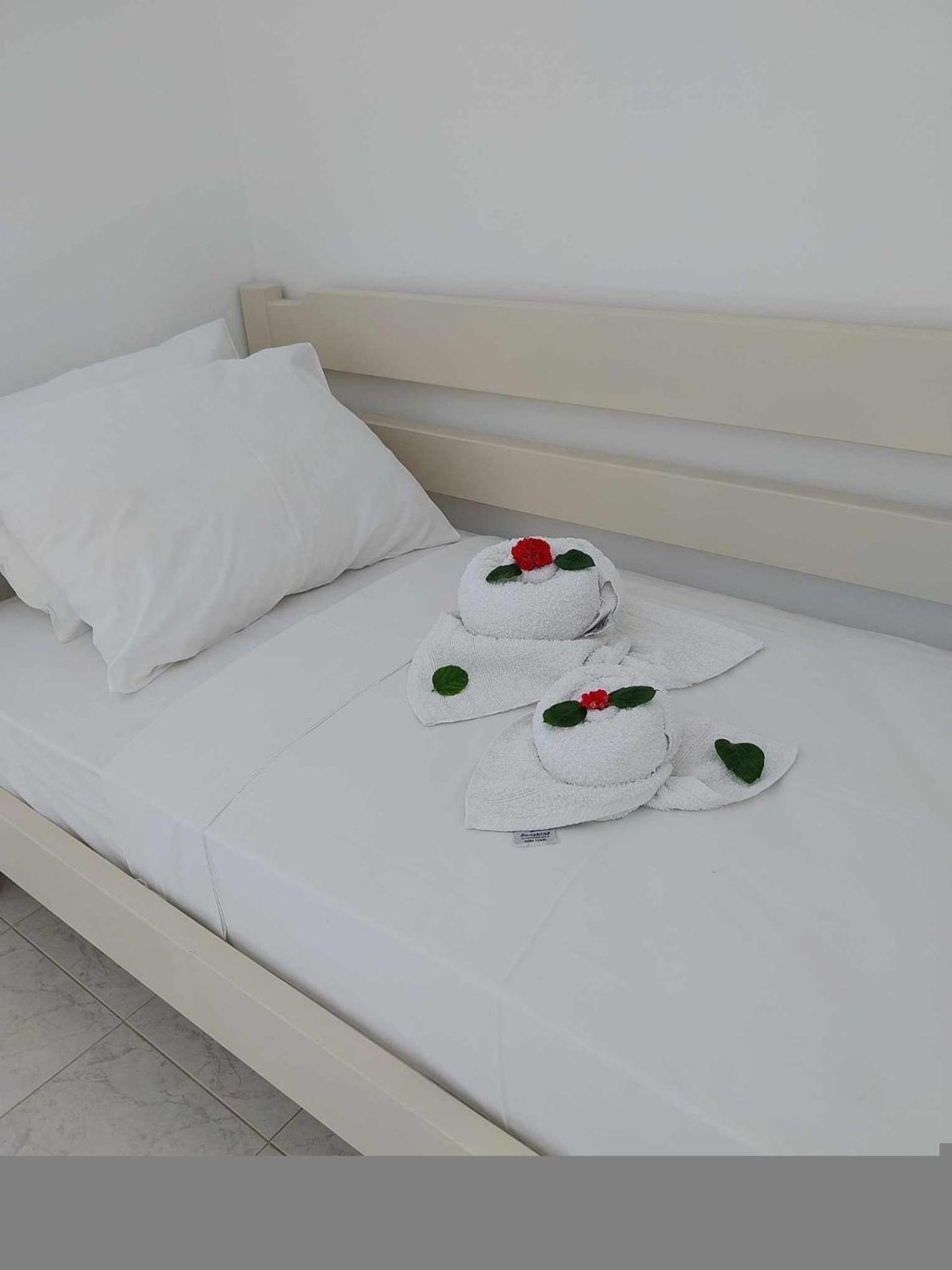 Litinas Apartments With Pool Agia Marina Екстериор снимка