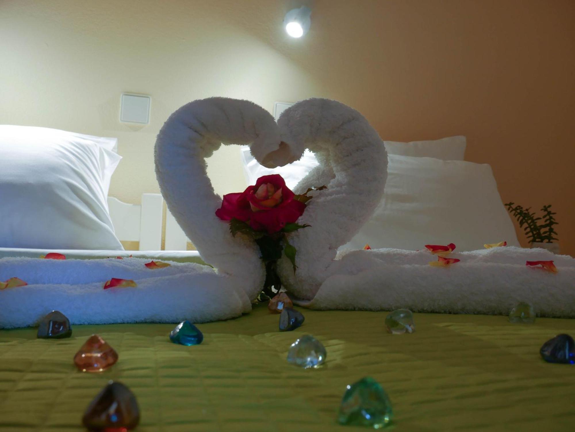 Litinas Apartments With Pool Agia Marina Екстериор снимка