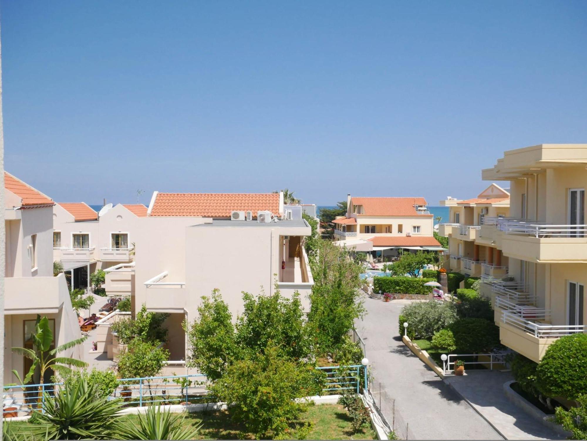 Litinas Apartments With Pool Agia Marina Екстериор снимка