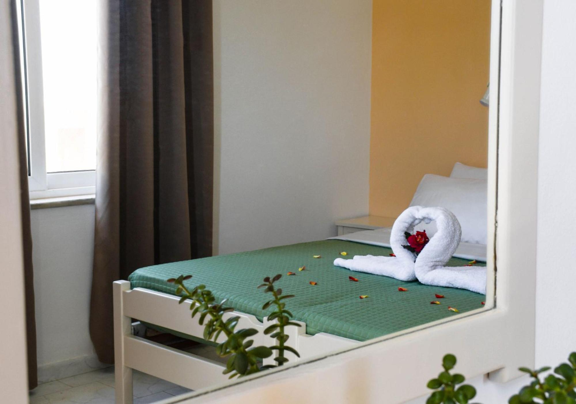 Litinas Apartments With Pool Agia Marina Екстериор снимка