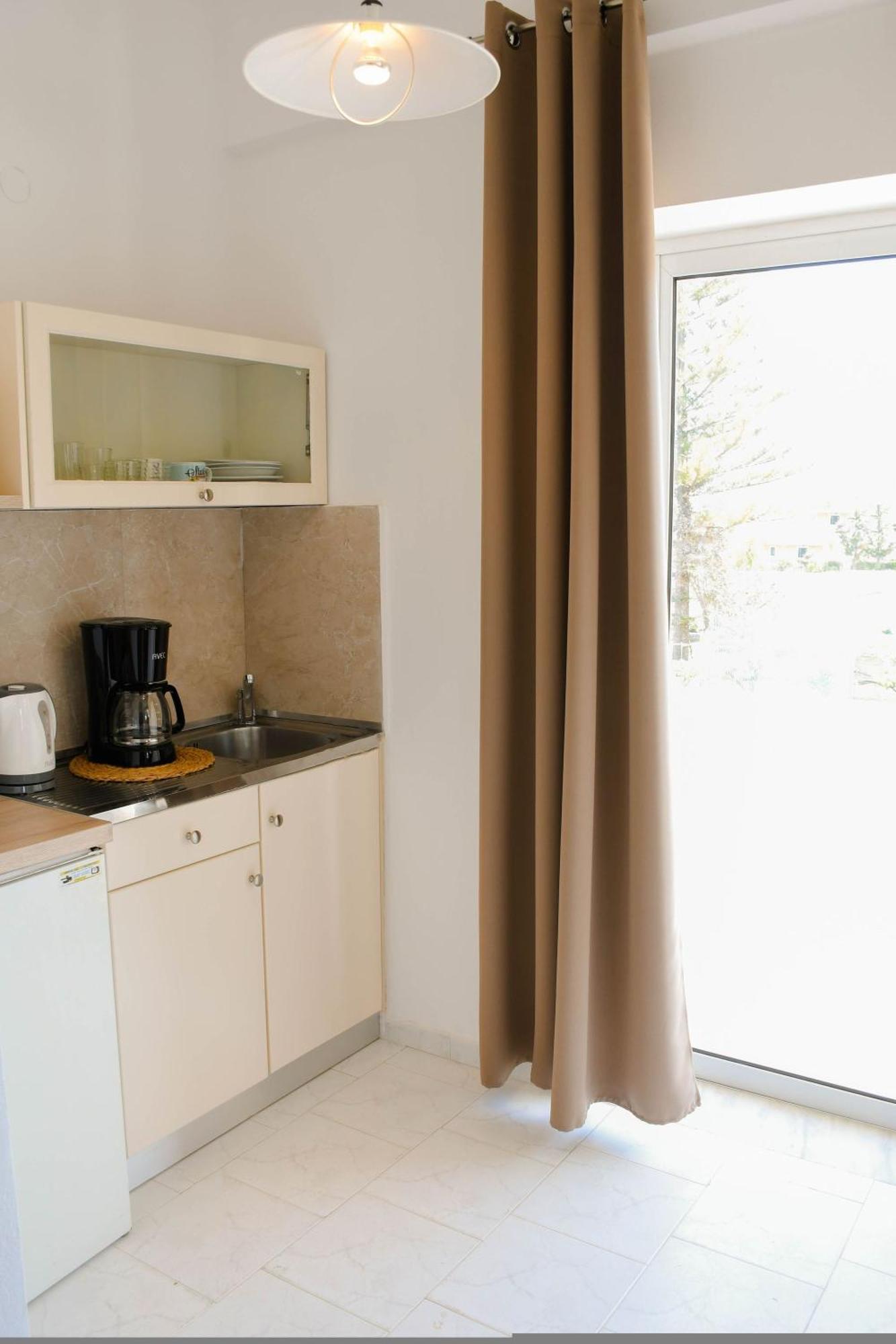 Litinas Apartments With Pool Agia Marina Екстериор снимка