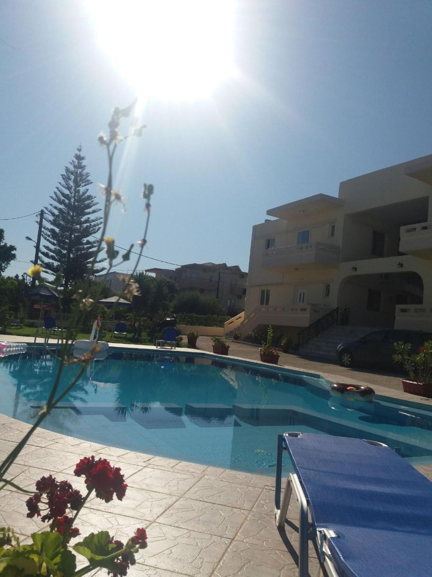 Litinas Apartments With Pool Agia Marina Екстериор снимка