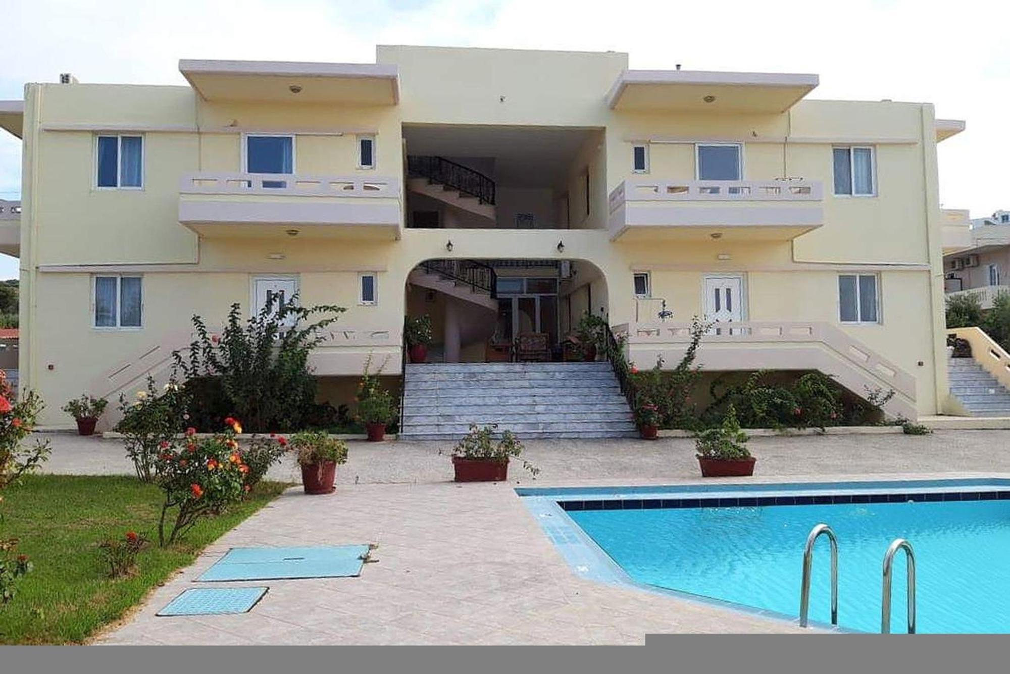 Litinas Apartments With Pool Agia Marina Екстериор снимка