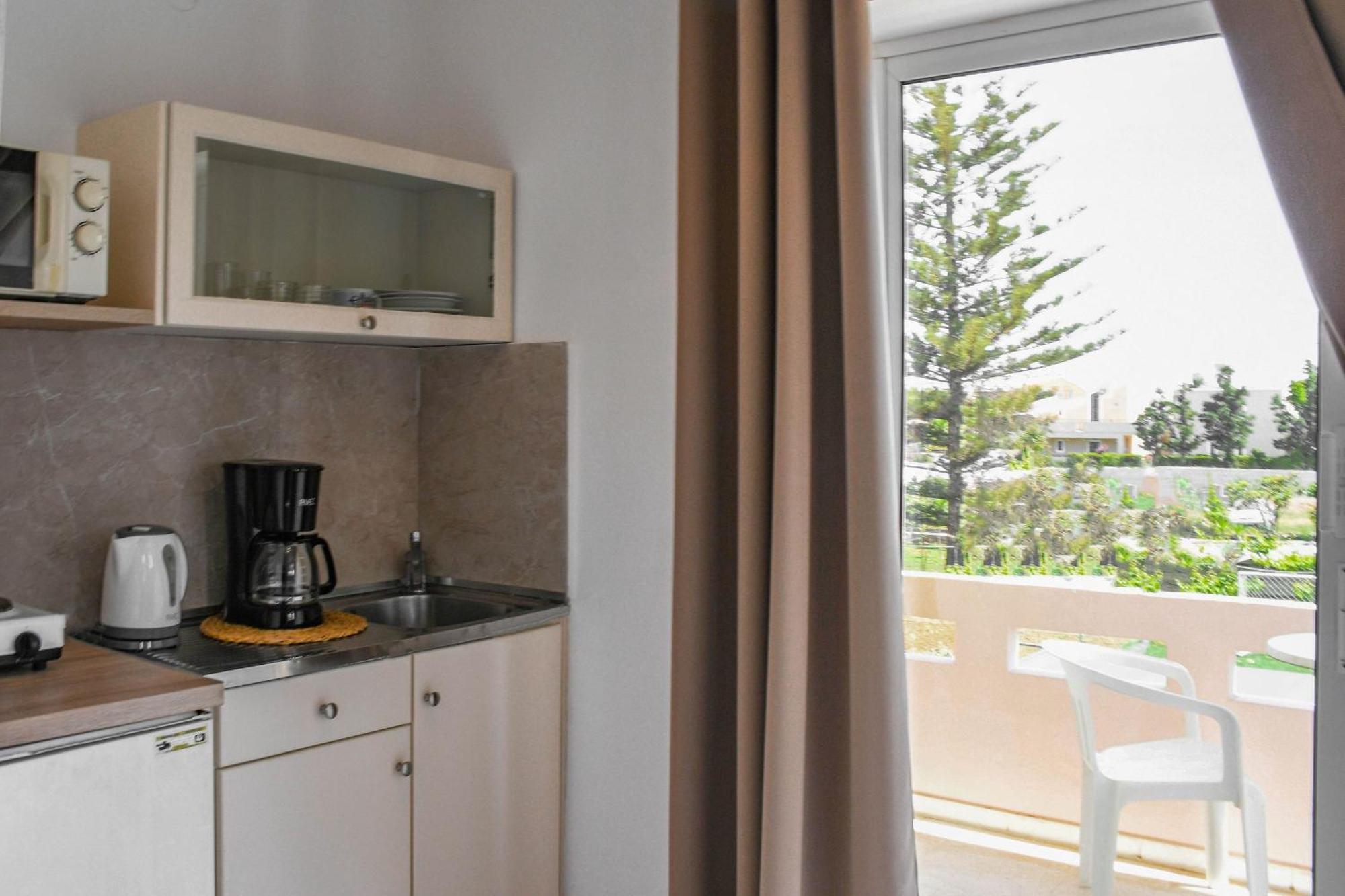 Litinas Apartments With Pool Agia Marina Екстериор снимка