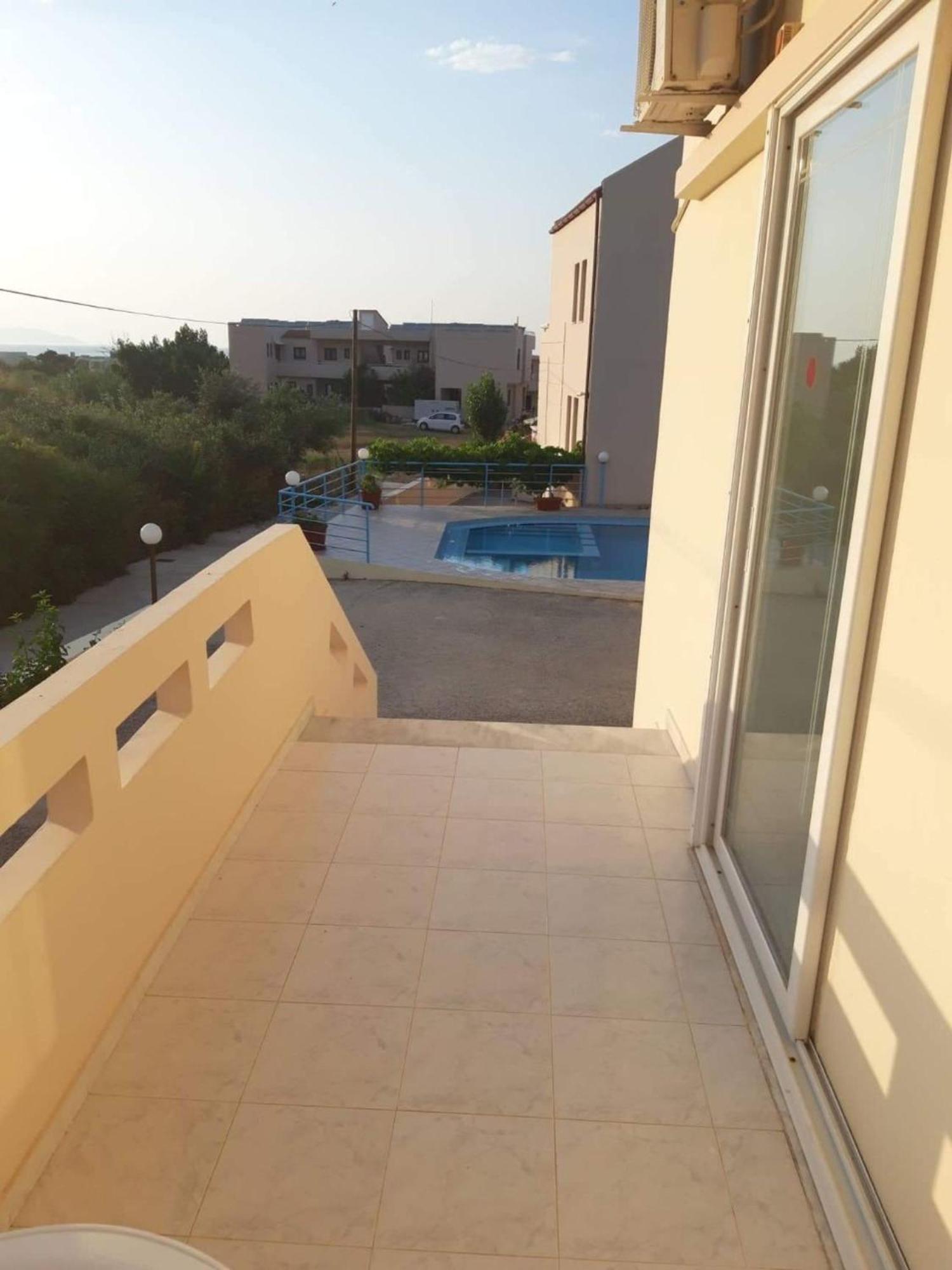 Litinas Apartments With Pool Agia Marina Екстериор снимка