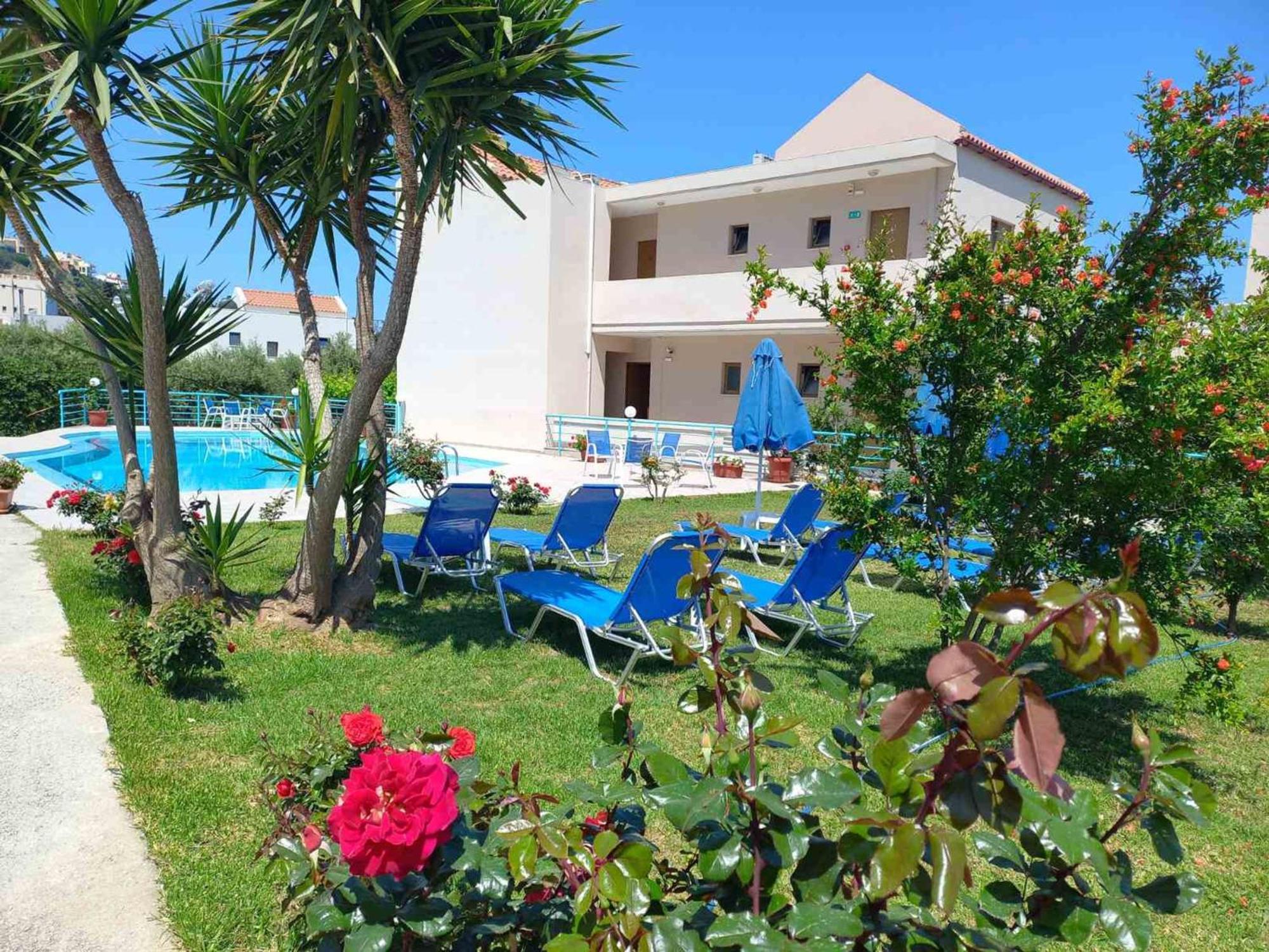 Litinas Apartments With Pool Agia Marina Екстериор снимка