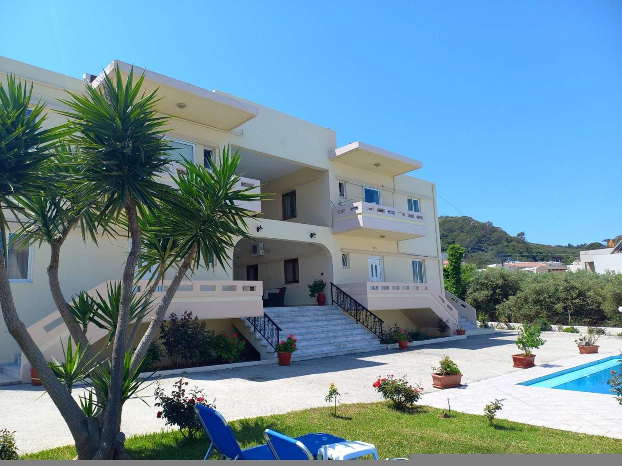 Litinas Apartments With Pool Agia Marina Екстериор снимка