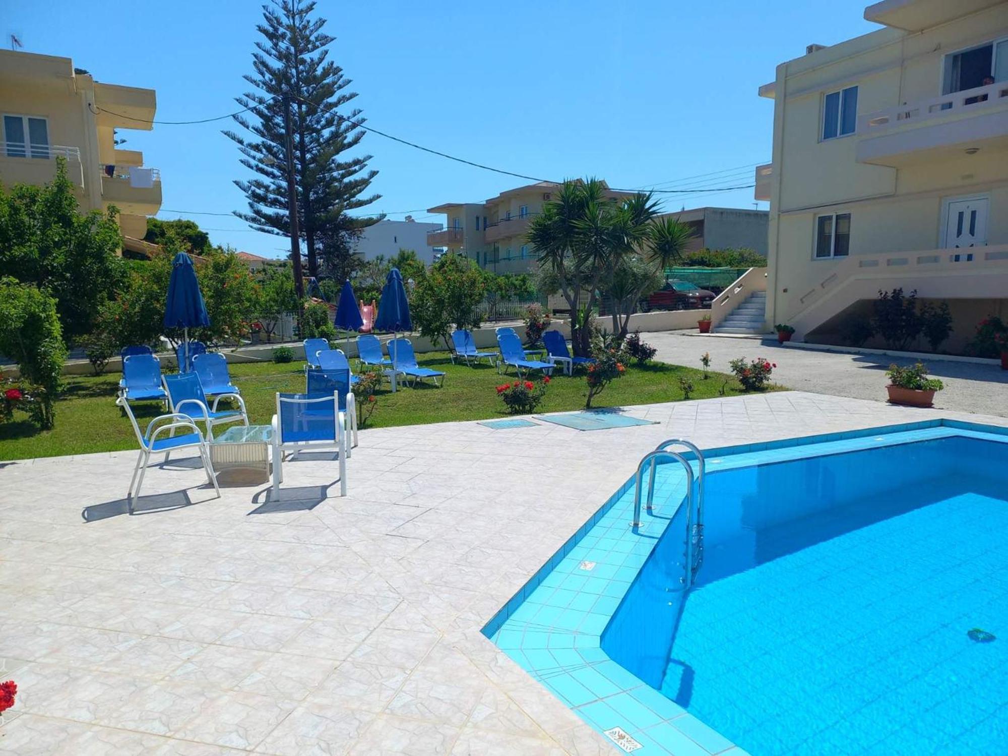 Litinas Apartments With Pool Agia Marina Екстериор снимка
