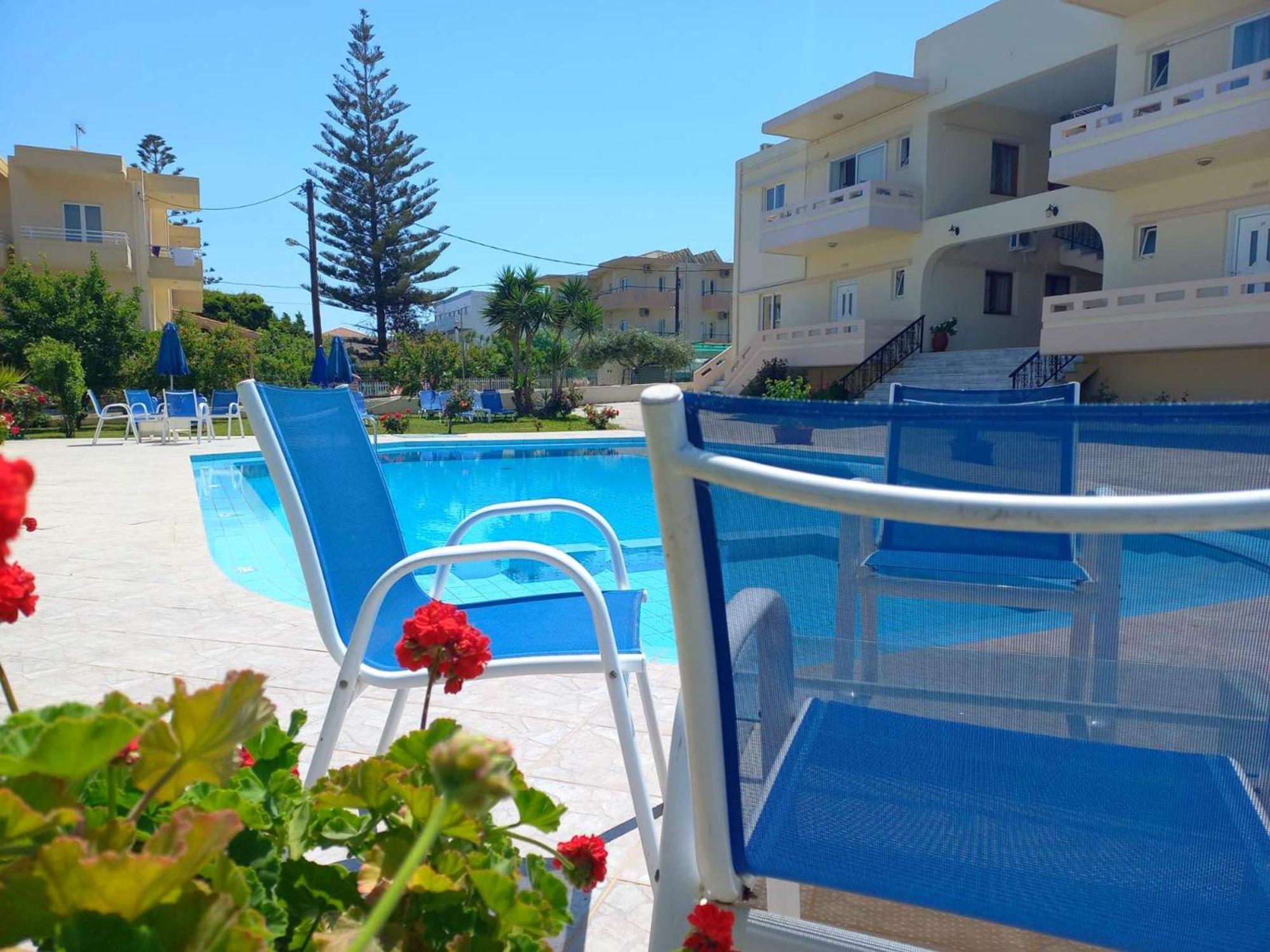 Litinas Apartments With Pool Agia Marina Екстериор снимка