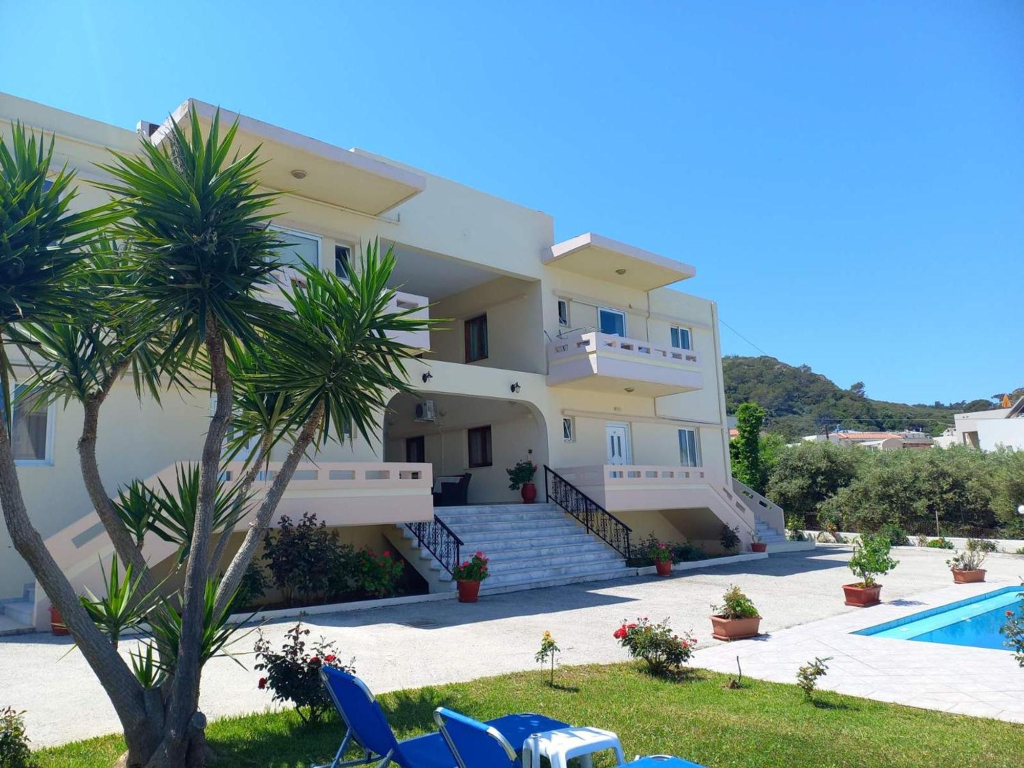Litinas Apartments With Pool Agia Marina Екстериор снимка